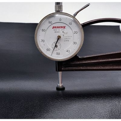 چرم مصنوعی برجسته شده با طرح چرم گاوی PVC 882 برای مبلمان