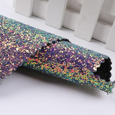 لاستیک PU درخشان درخشان چسبیده شش گوشه ای درخشان پارچه پوست مصنوعی برای کفش کیسه های کمان صنایع دستی کلاه پارچه چرم جعلی