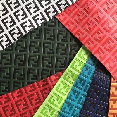 چرم مصنوعی برجسته تغییر رنگ مد PU وینیل سفارشی برای کیف کفش، حصیر رومیزی، پارچه چرم مصنوعی