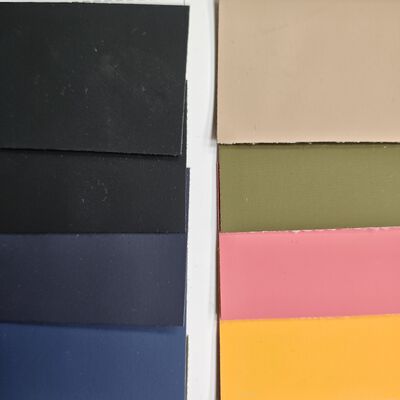 فیلمی از چرم مات طیف گسترده ای از بسته بندی محصولات چرم در دسترس در انواع PVC PU و نیمه PU برای کاربردهای صنعتی متعدد