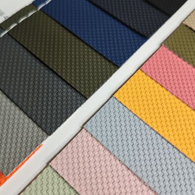 بافت بافتی چرمی مصنوعی رول PVC با پشتبند پارچه شبکی برای کیف کیف پول مبلمان