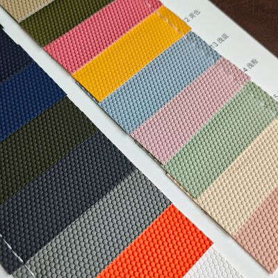 بافت هکساگون بسکتبال با شکل برجسته PVC چرمی مصنوعی رول چرمی مصنوعی برای کیسه ها مبلمان داخل ماشین