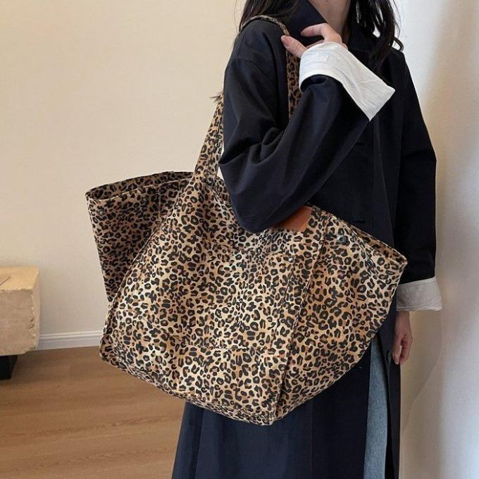 عمده فروشی Pvc Leopard چاپ شده پوست مصنوعی مصنوعی برای کیسه لپ تاپ تلفن پوسته میز تشک پارچه چرم جعلی 15