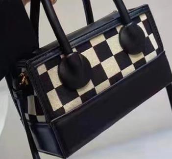 پارچه کتان شطرنجی ضخامت 1.0 میلی&zwnj;متر، ضدآب، کشسان، کرک&zwnj;دار، فضای باز، برای مبل، کیف، کمربند ایمنی صندلی ماشین، چرم مصنوعی بافته شده 12